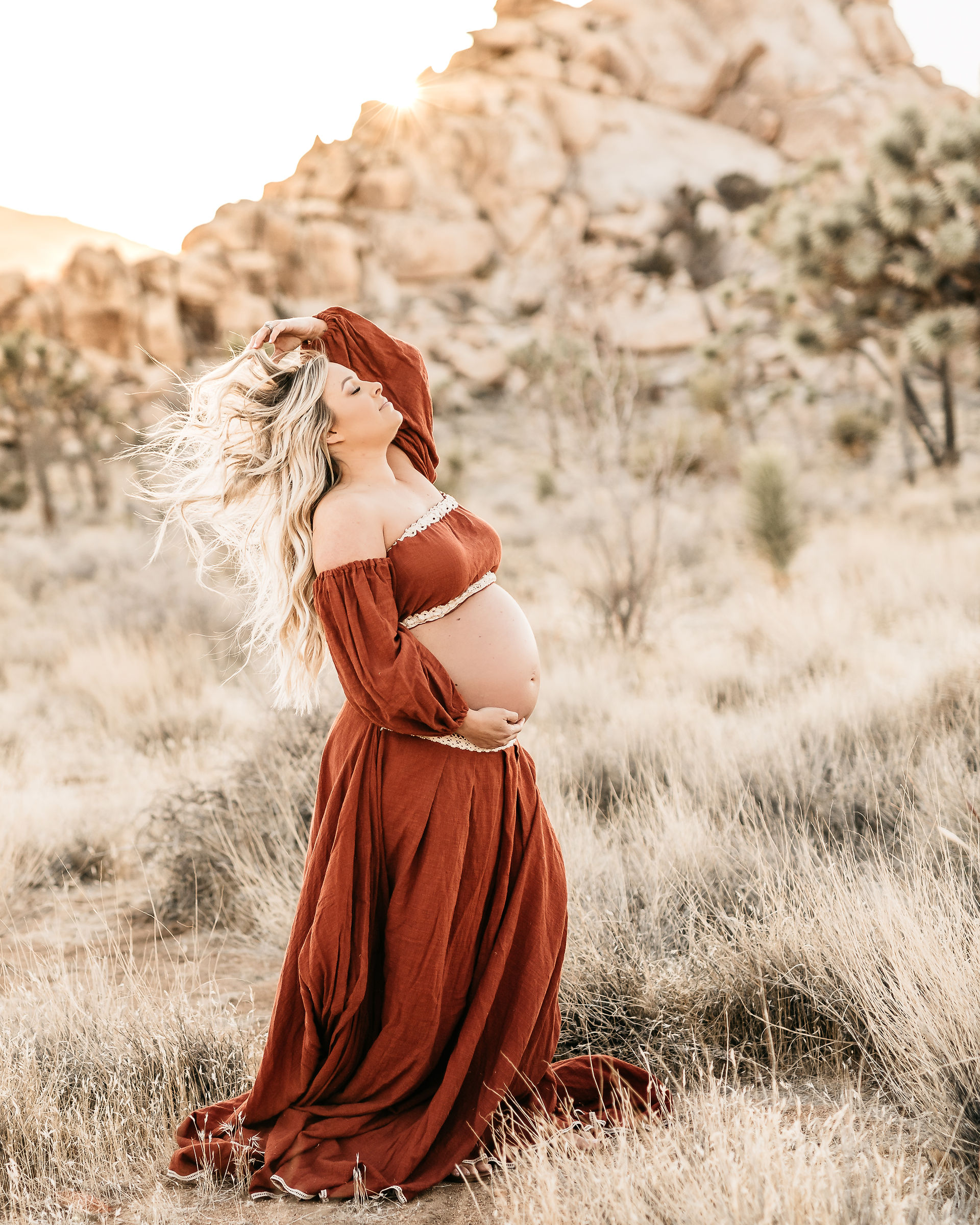 Maternity Photos in Joshua Tree