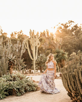 Senior Shoots with a traveling dress