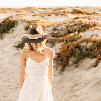 Senior Photo Outfits in San Diego at the beach