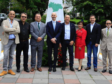 Homenaje a los donantes del monumento de la Vía Italia