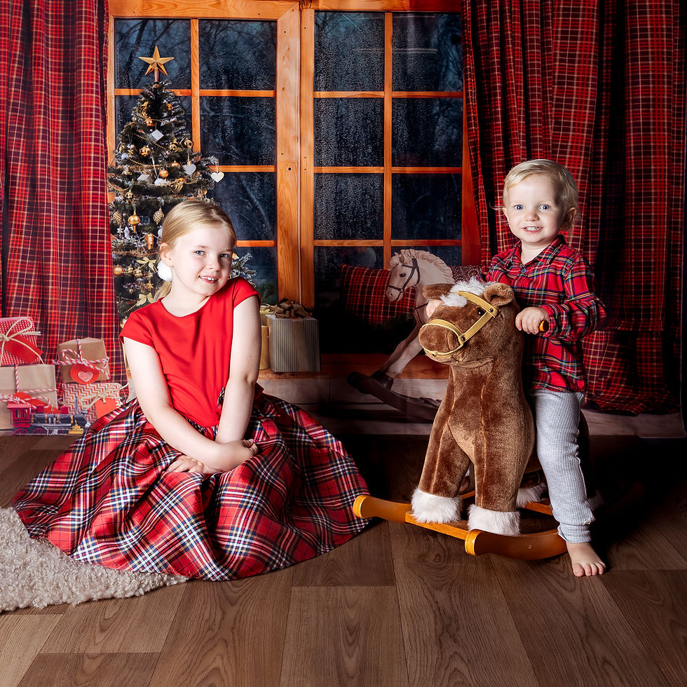 christmas family photos widnes, jade Alfie photography