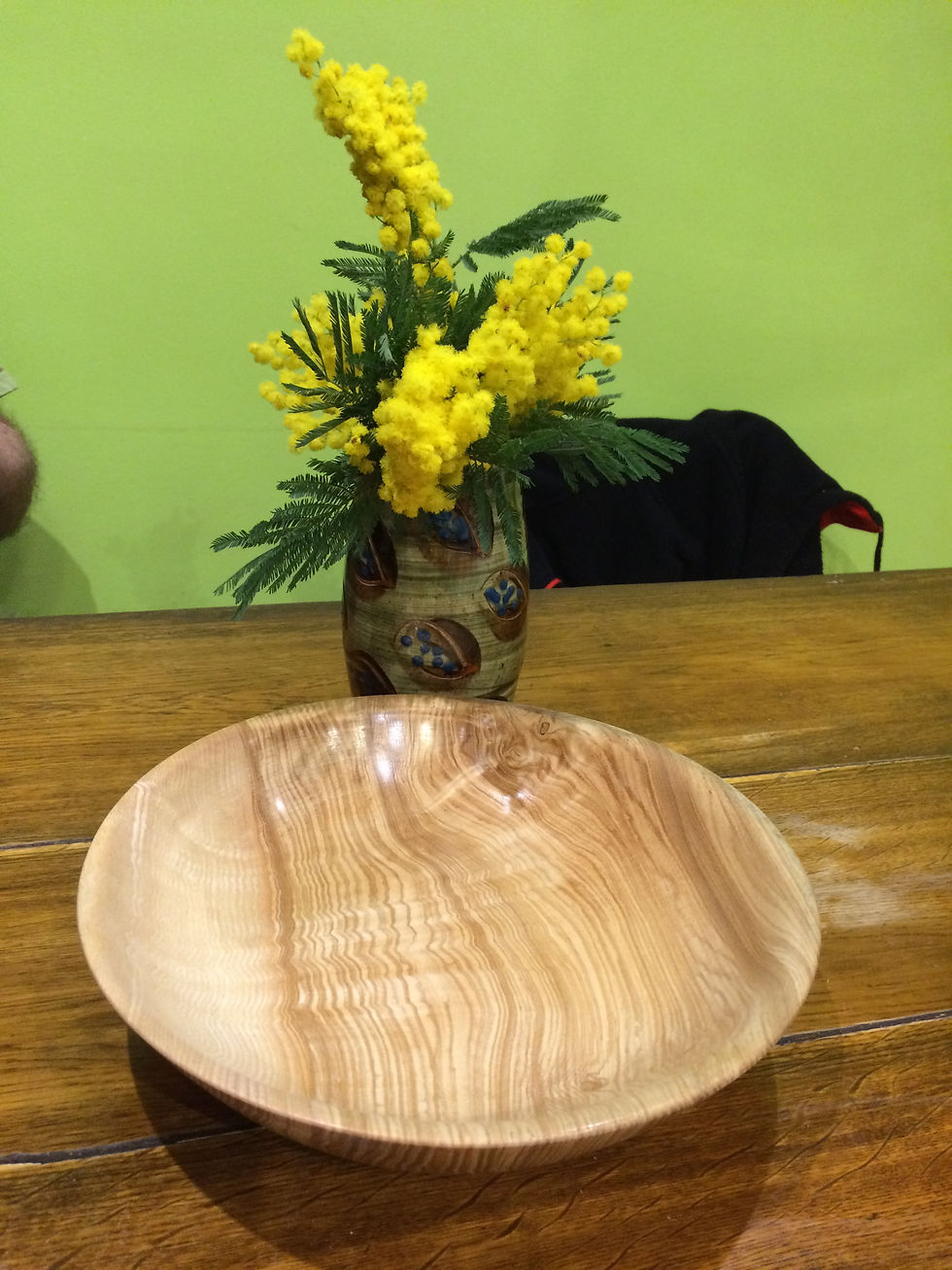 Miniature : "Le tourne pas rond"Assiette décalée en frêne-olivier