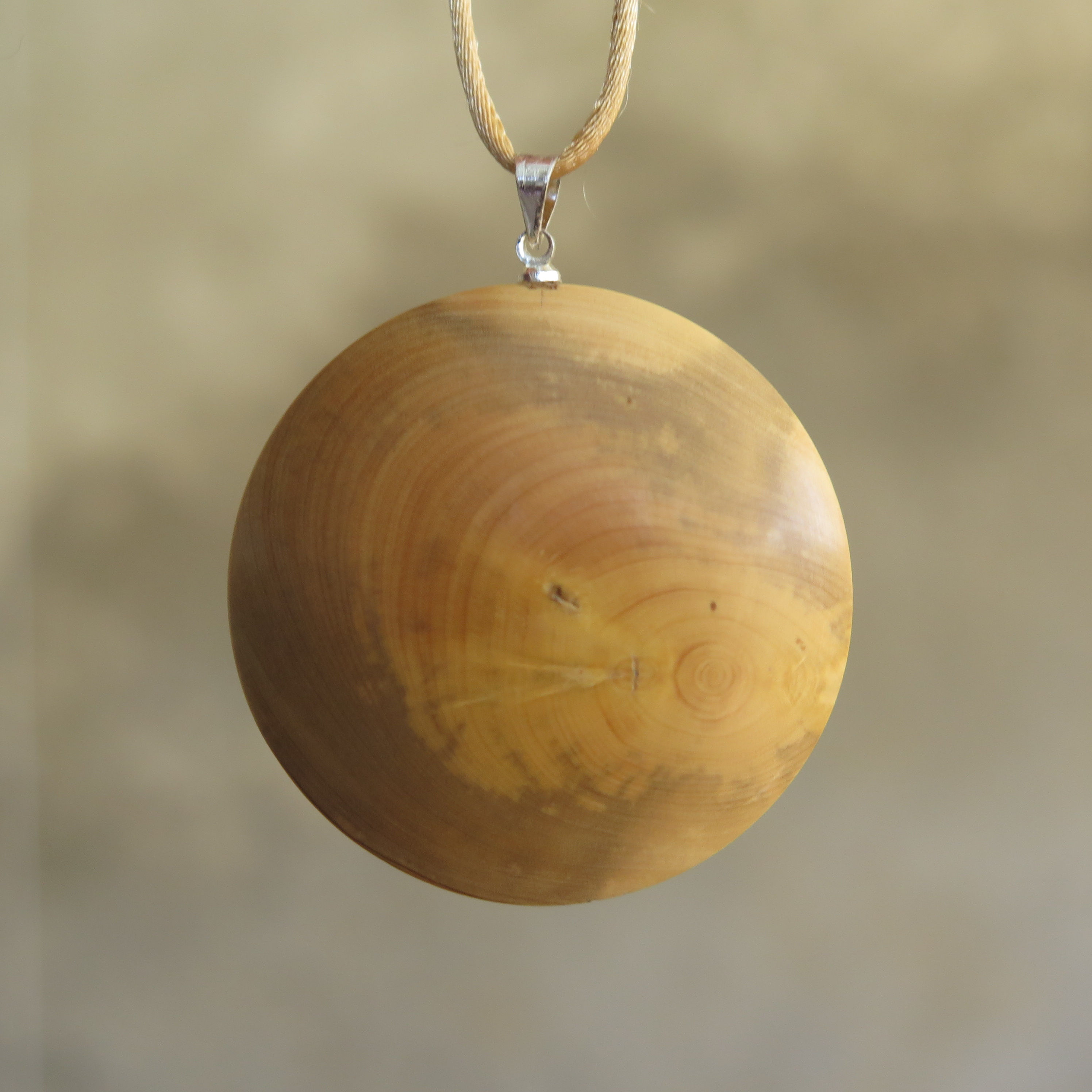 "Brume" pendentif en Buis