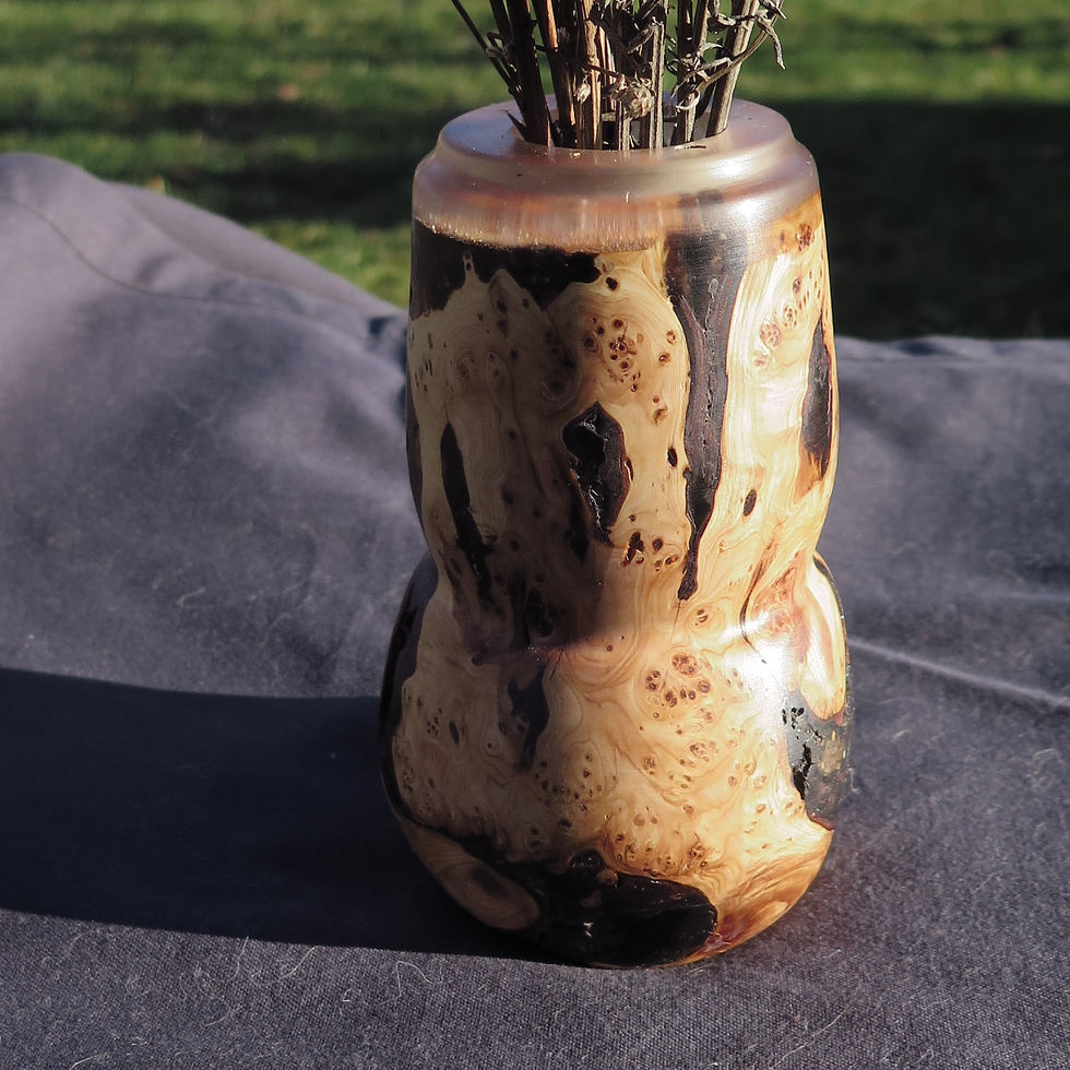 Miniature : "Lucifer"Petit vase en loupe de cade
