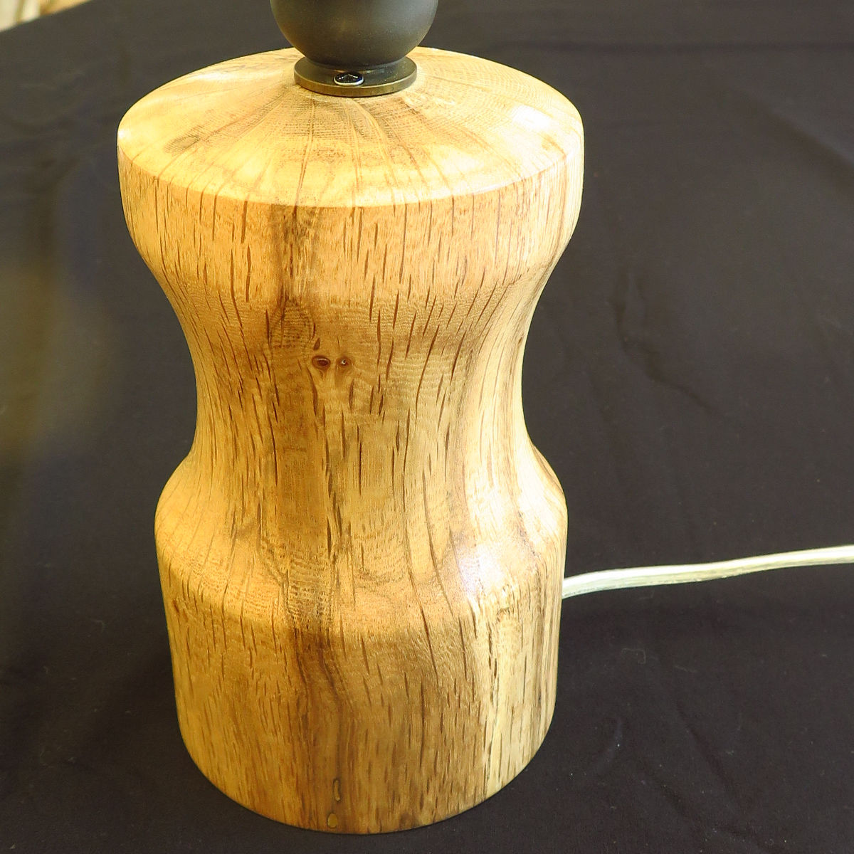 Pied de lampe en chêne vert