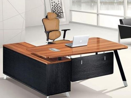 Lựa Chọn Bàn Giám Đốc: Tạo Dấu Ấn Quyền Lực và Đẳng Cấp