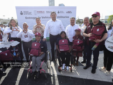 Entrega gobierno de Puebla unidades y materiales para impulsar alfabetización