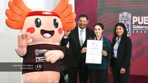 Puebla es referente nacional en deporte; reconoce gobernador a medallista en escalada