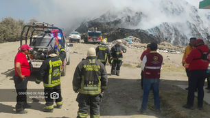 Incendio en relleno sanitario de San José Chiapa registra 70% de control