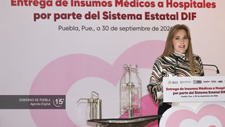 Ceci Arellano entrega equipo médico a cinco hospitales mediante obra comunitaria