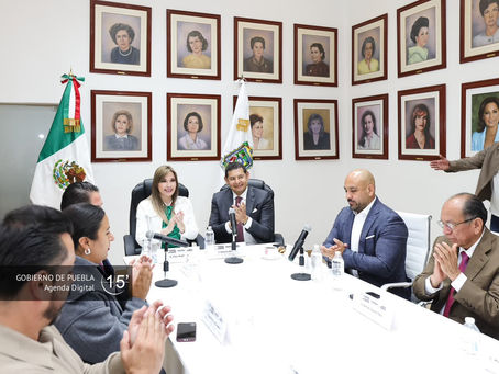 Armenta toma protesta a Carlos Ochoa como nuevo director del SEDIF Puebla