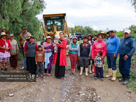 Quecholac rehabilita caminos dañados por lluvias en el ejido de Palmarito