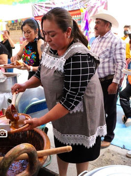 Celebran tradición y sabor en la Primera Feria del Mole en San José Tuzuapan