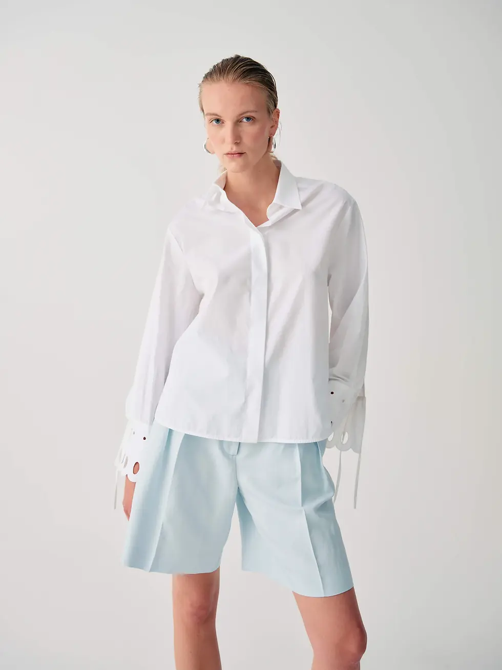 Miniaturbild: COTTON POPLIN SHIRT WITH EMBROIDERED CUFFS