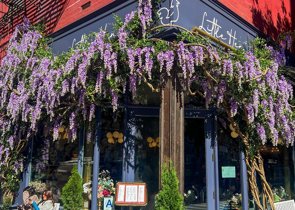 Femmes in the Garden : A Tea Party