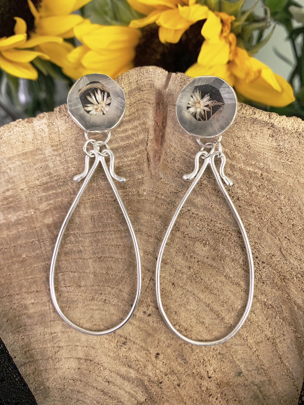 Thumbnail: Daisy Victorian lucite teardrop