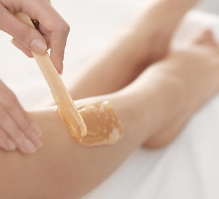 Leg waxing with spatula