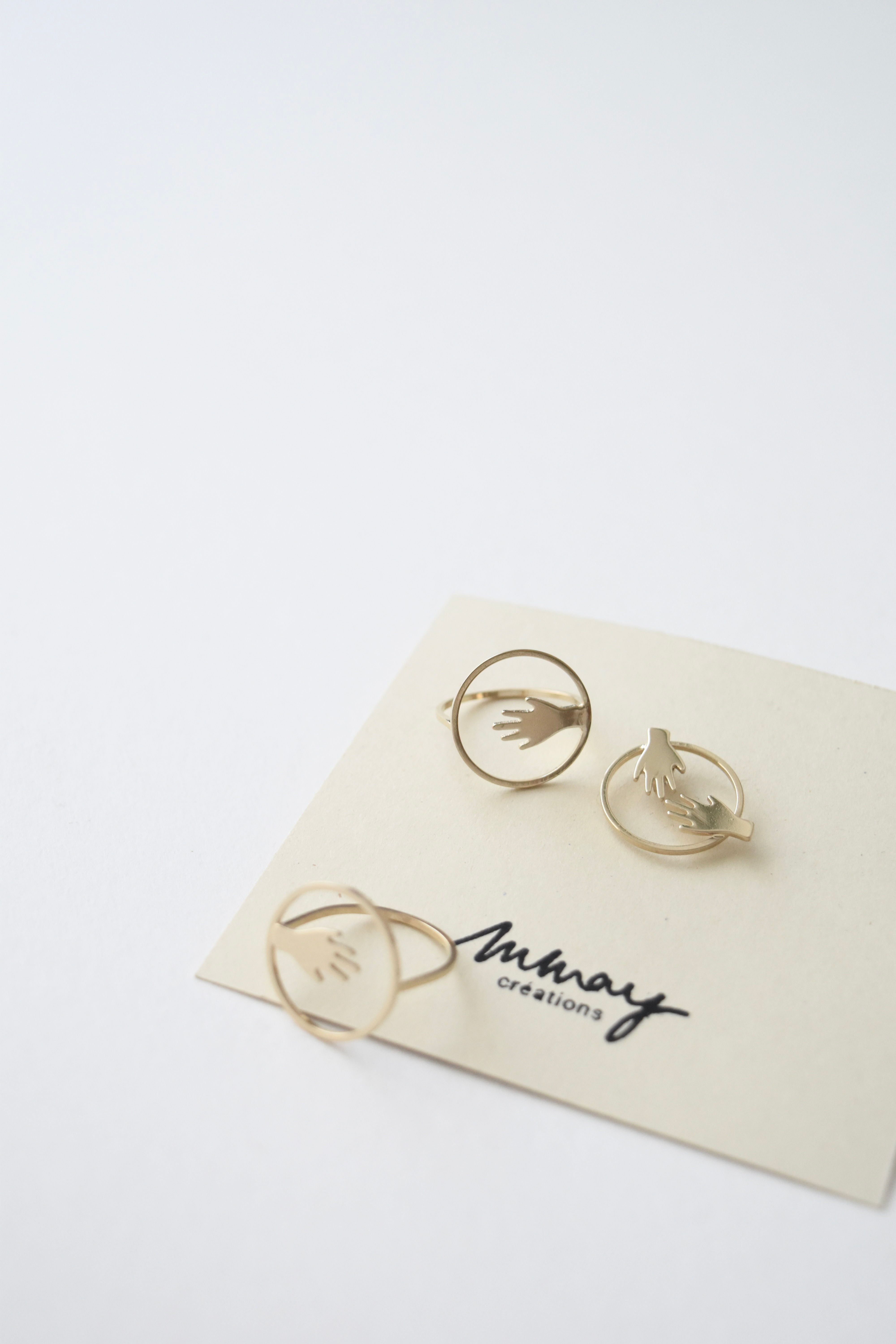 NU - Pin's - Mini main double et cercle