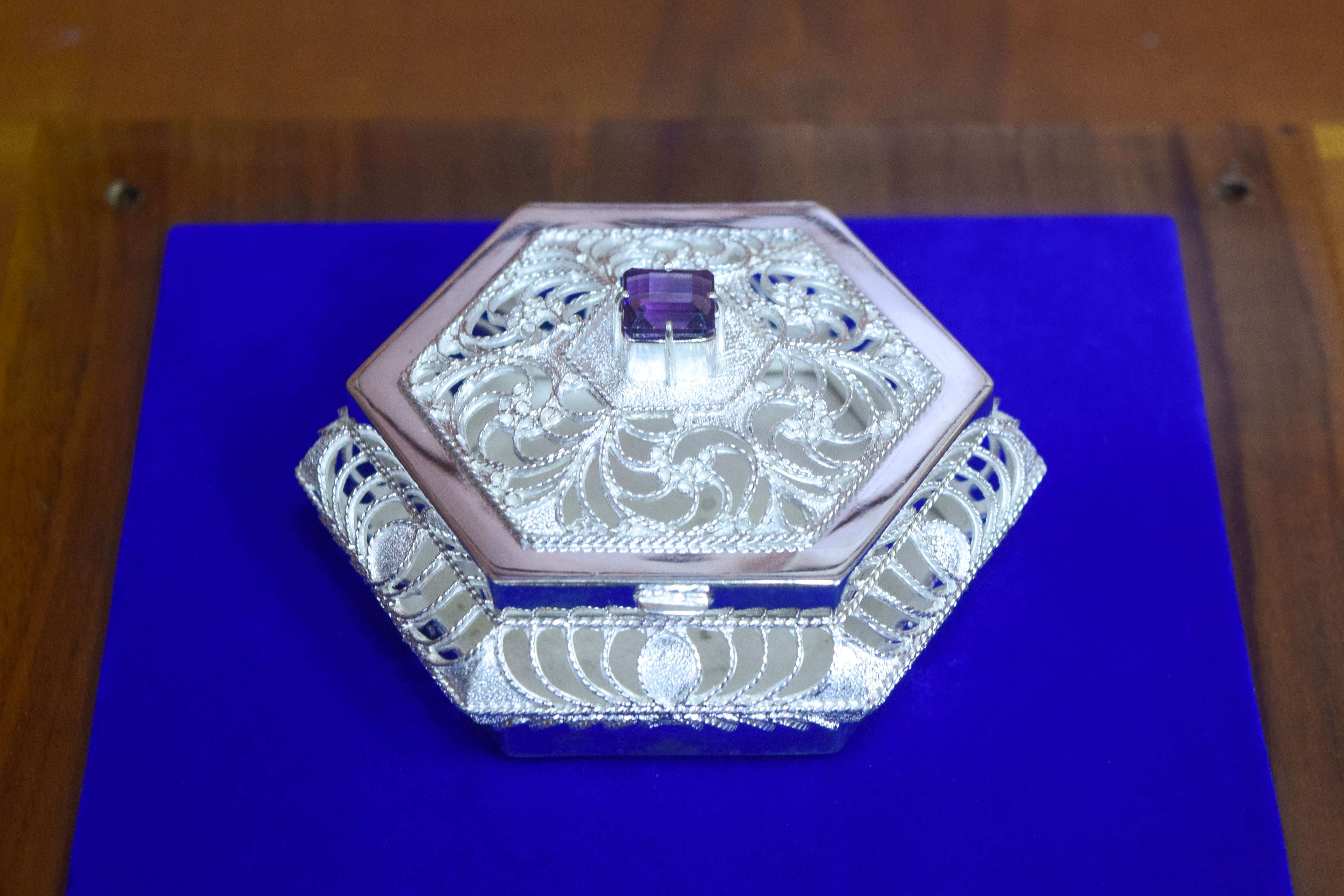 Sterling Silver Hexagonal Jewellery Box with Amethyst Dienge Sri Lanka Centrepiece Collectible