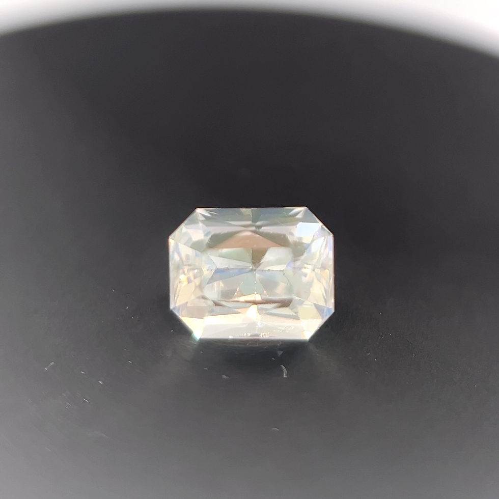 Thumbnail: Moonstone 1.30 cts. 6.8 x 5.5mm, emerald