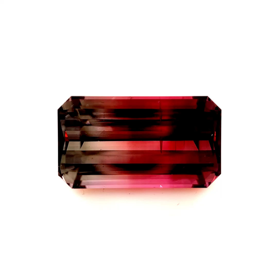 Tourmaline 8.88 cts. 15.4 x 8.7mm, emerald