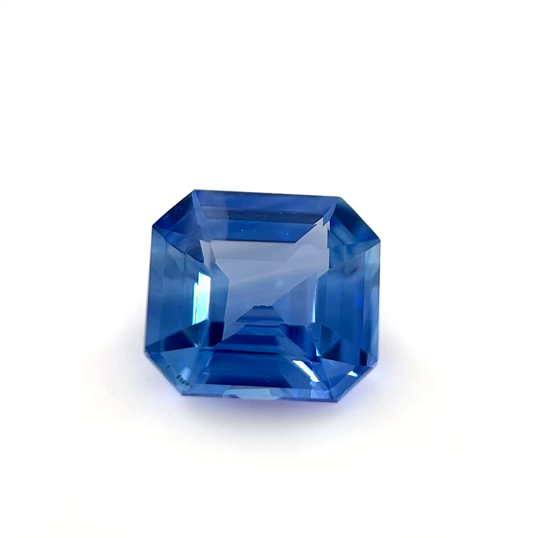 Blue Sapphire 0.95 cts. 5.9 x 5.4mm, asscher