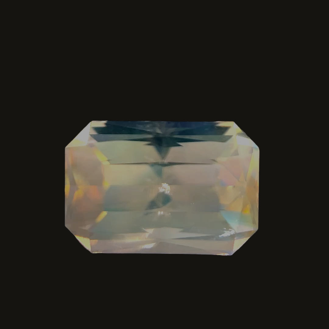 Moonstone 5.90 cts. 11.8 x 8.0mm, emerald