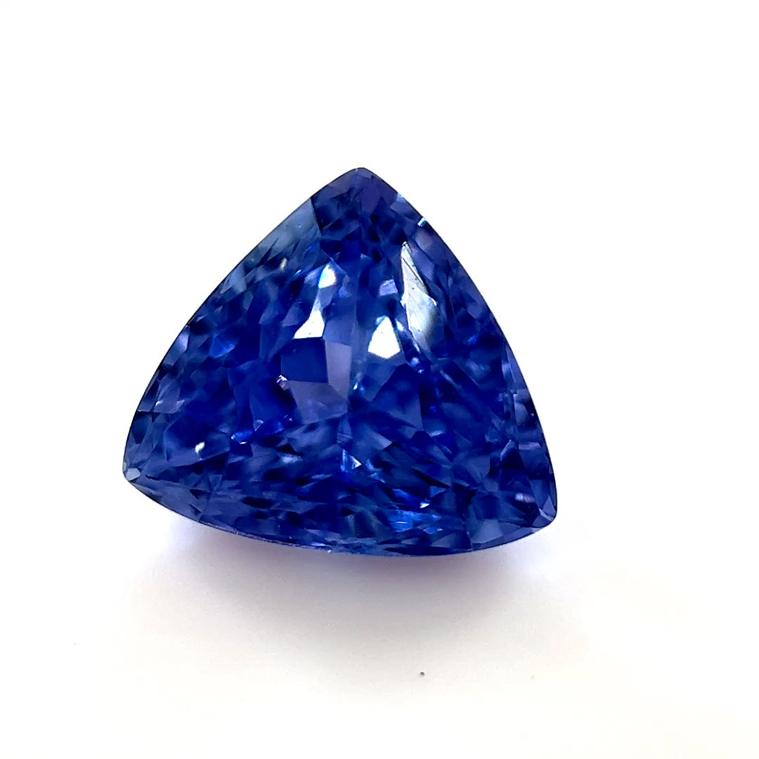 Sapphire 2.65 cts. 8.9 x 7.3mm, trillion