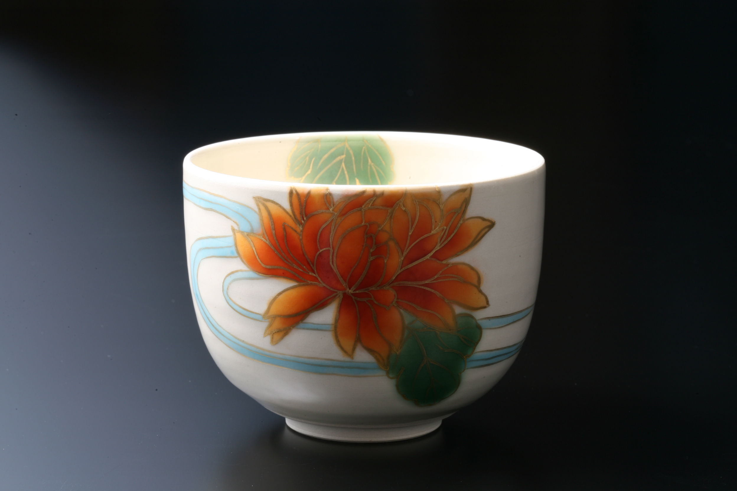 陶葊製京焼 抹茶茶碗 流水菊 白地 matcha tea bowl/ flowing water & chrysanthemum/ pristine white