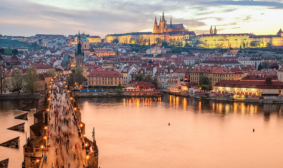 Tsjechië voert de Europese ranglijst aan van bestemmingen met de sterkste boekingsgroei, terwijl Spanje de meeste zoekopdrachten en boekingen blijft aantrekken. Uit Travel Insights 2026: Focus on Europe van Amadeus Travel Intelligence en UN Tourism blijkt dat het Europese toerisme stabiel blijft. Tussen mei 2025 en april 2026 groeide het passagiersverkeer met 2,3% en steeg de hotelbezetting met 2%. In het eerste kwartaal van 2026 ontving Europa meer dan 130 miljoen internationale toeristen, 4% meer dan een jaar eerder.