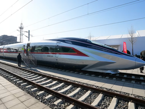 China toont nieuwe supersnelle hogesnelheidstrein