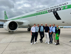 Unieke Airbus in retrostijl Transavia landt op Schiphol