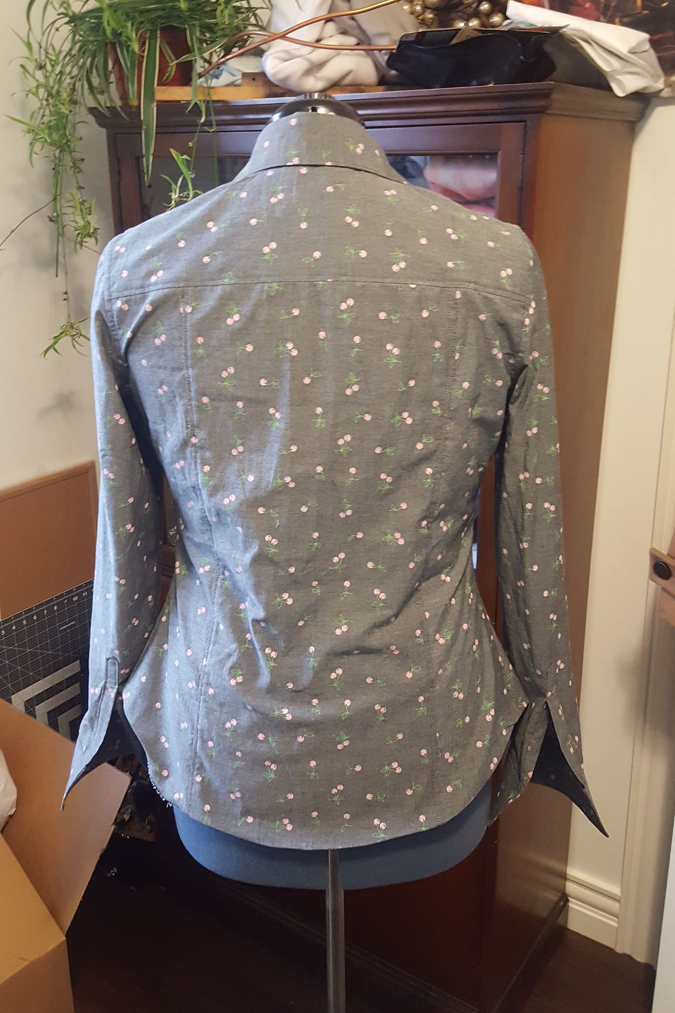 Better view of the seams on the back