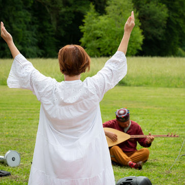 Harmoniser sa vie sentimentale : Couple & célibat avec les constellations familiales et systémiques Selon Idris Lahore
