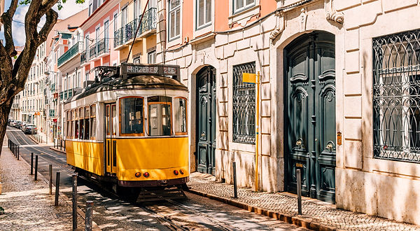FC1183155131-BLOG-how_to_navigate_public_transit_desktop_header_1500x844_0.jpg