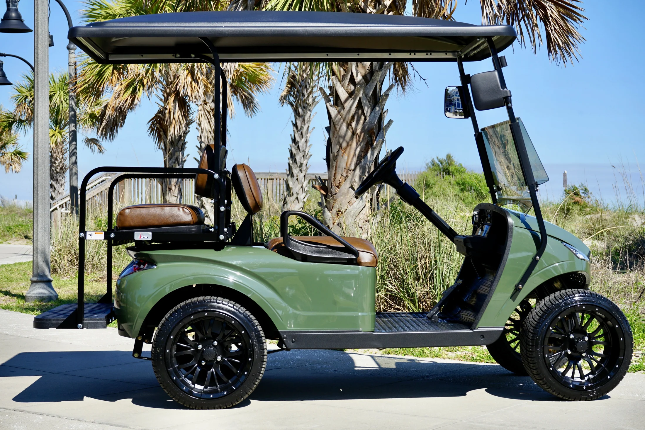 greengolfcart.webp