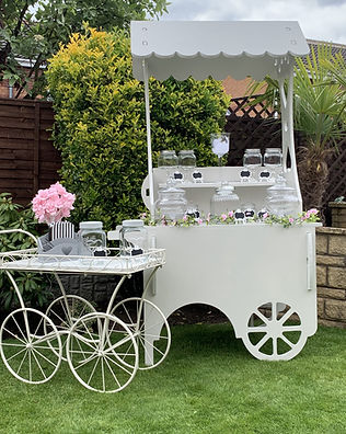 Sugasweet specialise in all things confectionery!
They offer fully serviced event hire products and personalised wedding favours to sweeten up your special day.