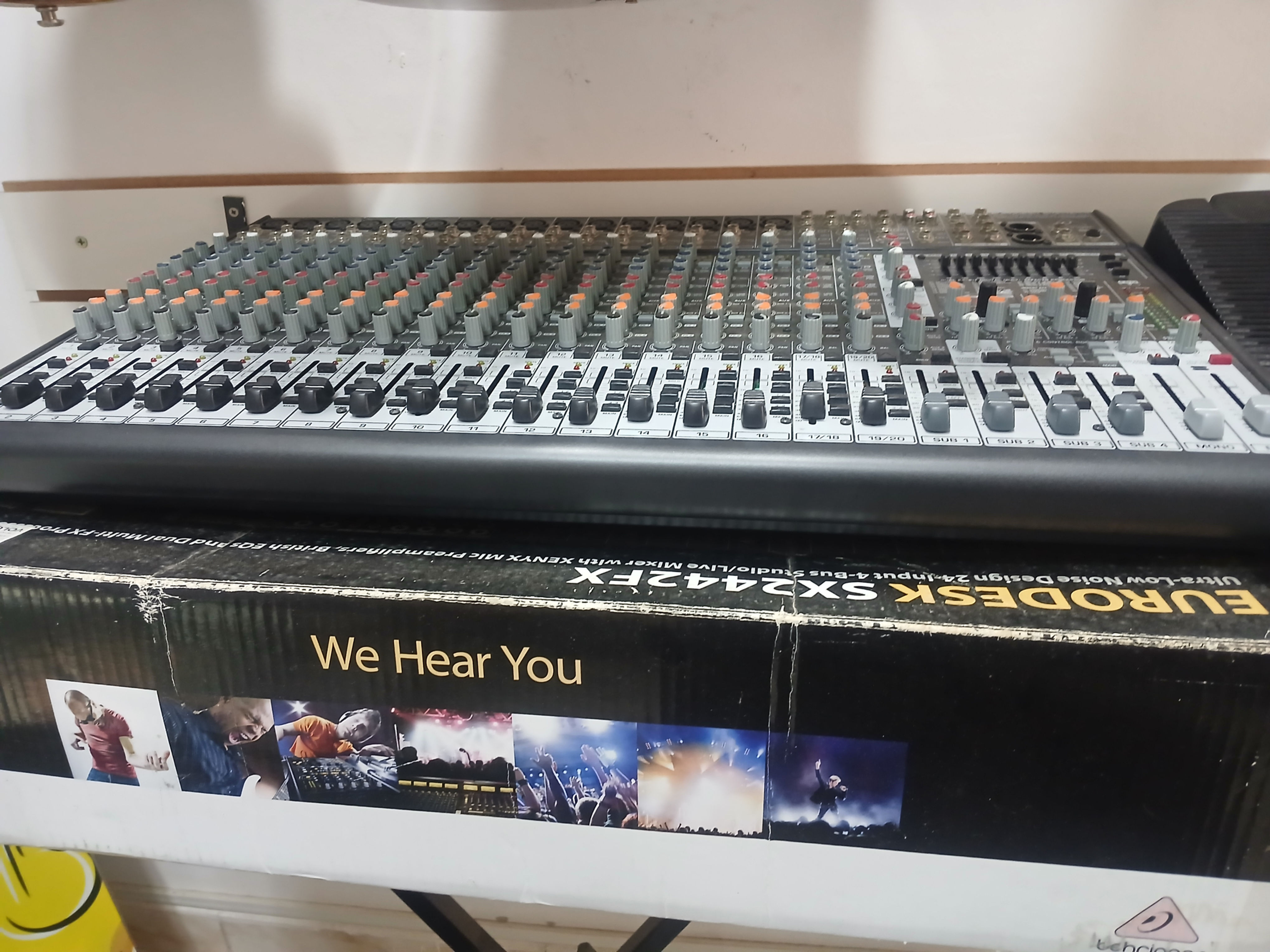 Mesa 24 canais behringer 