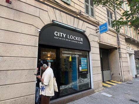 Les consignes à bagages gagnent du terrain dans les villes touristiques