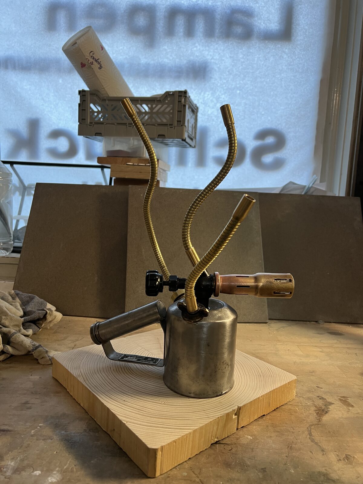 Blowtorch with two gooseneck arms fitted