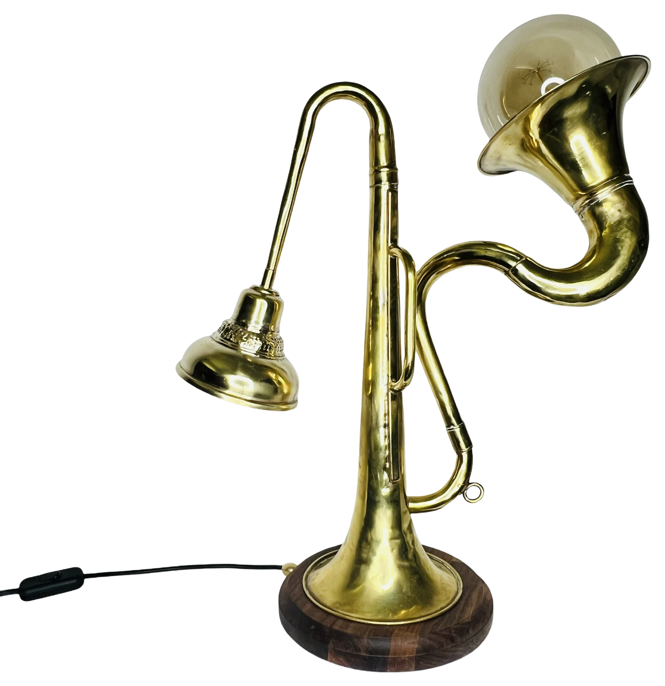 Trumpet Bouquet in the studio, switched off