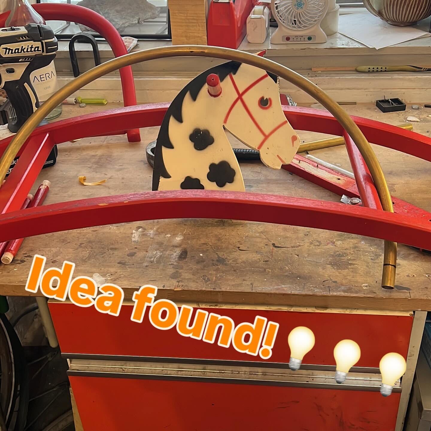 Story frame: bulbs laid over the horse, captioned Idea found