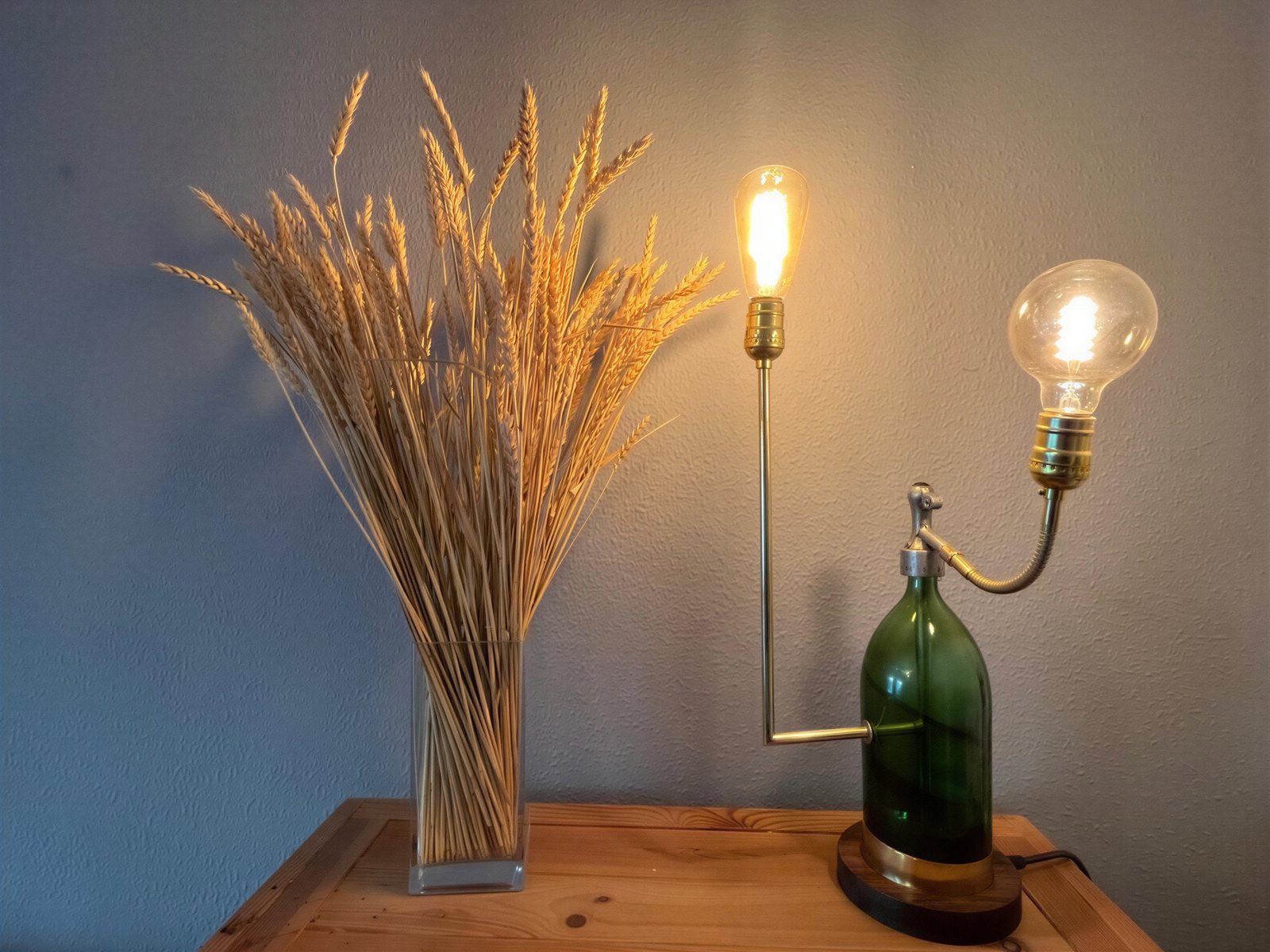 Green Sifon Lamp, detail