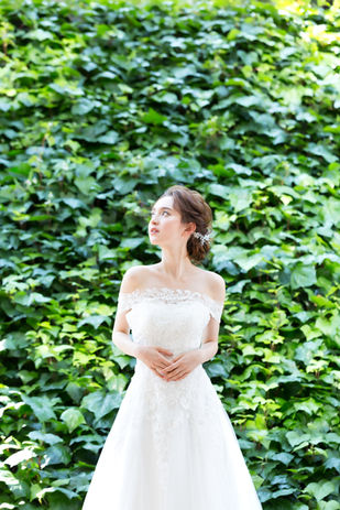 ドレスを着た新婦のソロショット