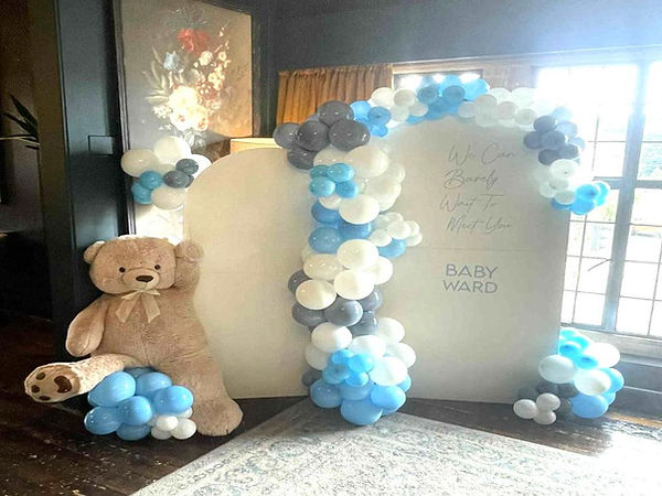 Baby shower and gender reveal setups including personalised backdrops, balloon arches, and helium balloons – Derbyshire event