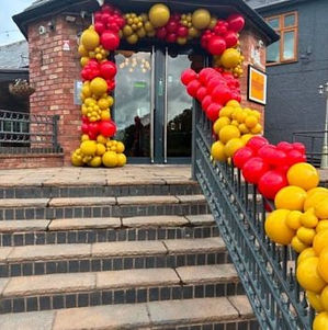 Balloon Arch at Cherrywood Smokehouse & Gril