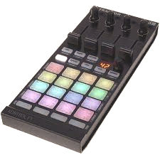Controller Native Instruments Traktor Kontrol F1 per remix e performance live, compatibile con Traktor Pro, design compatto e
