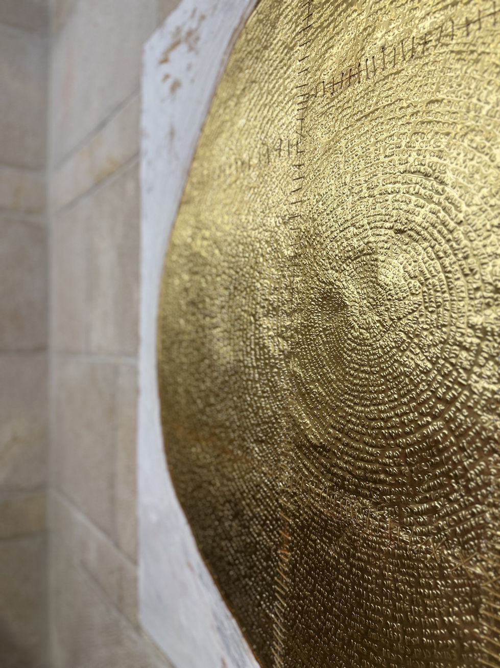 Detail of the engraved rings of names