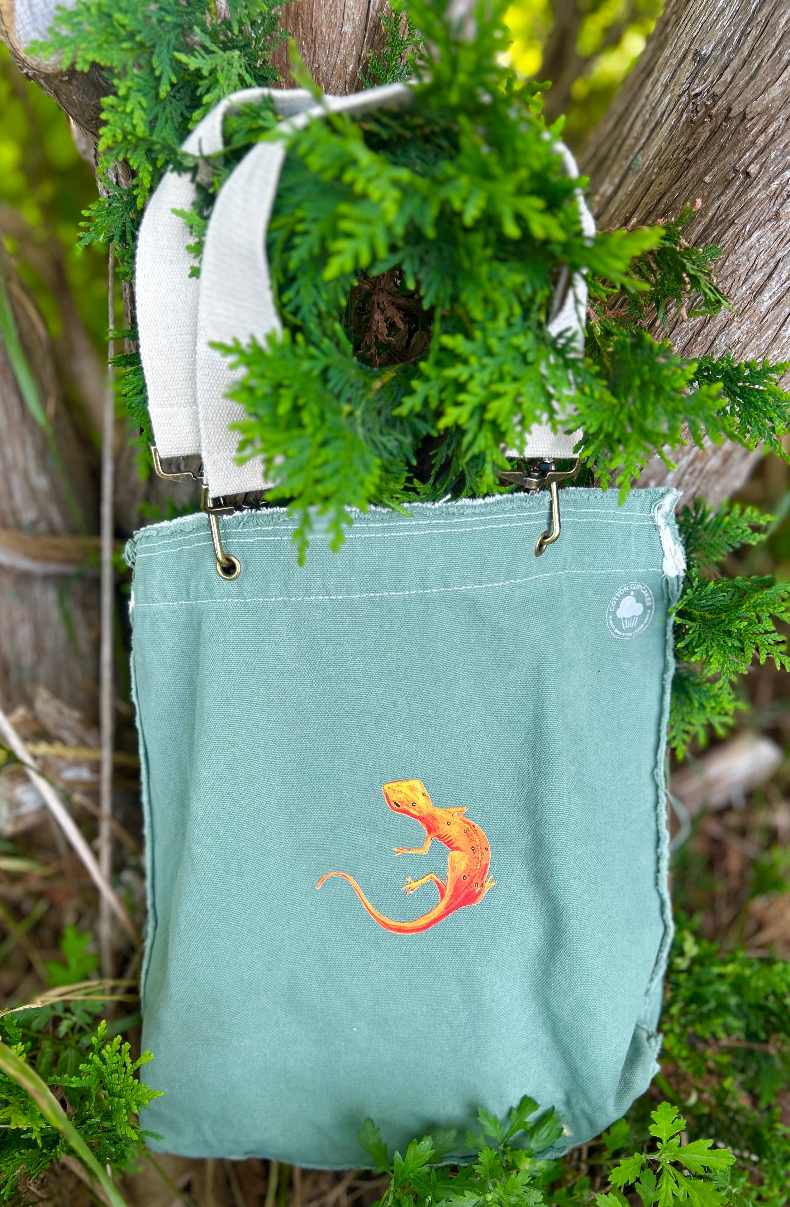 Nostalgic Newt Canvas Bag