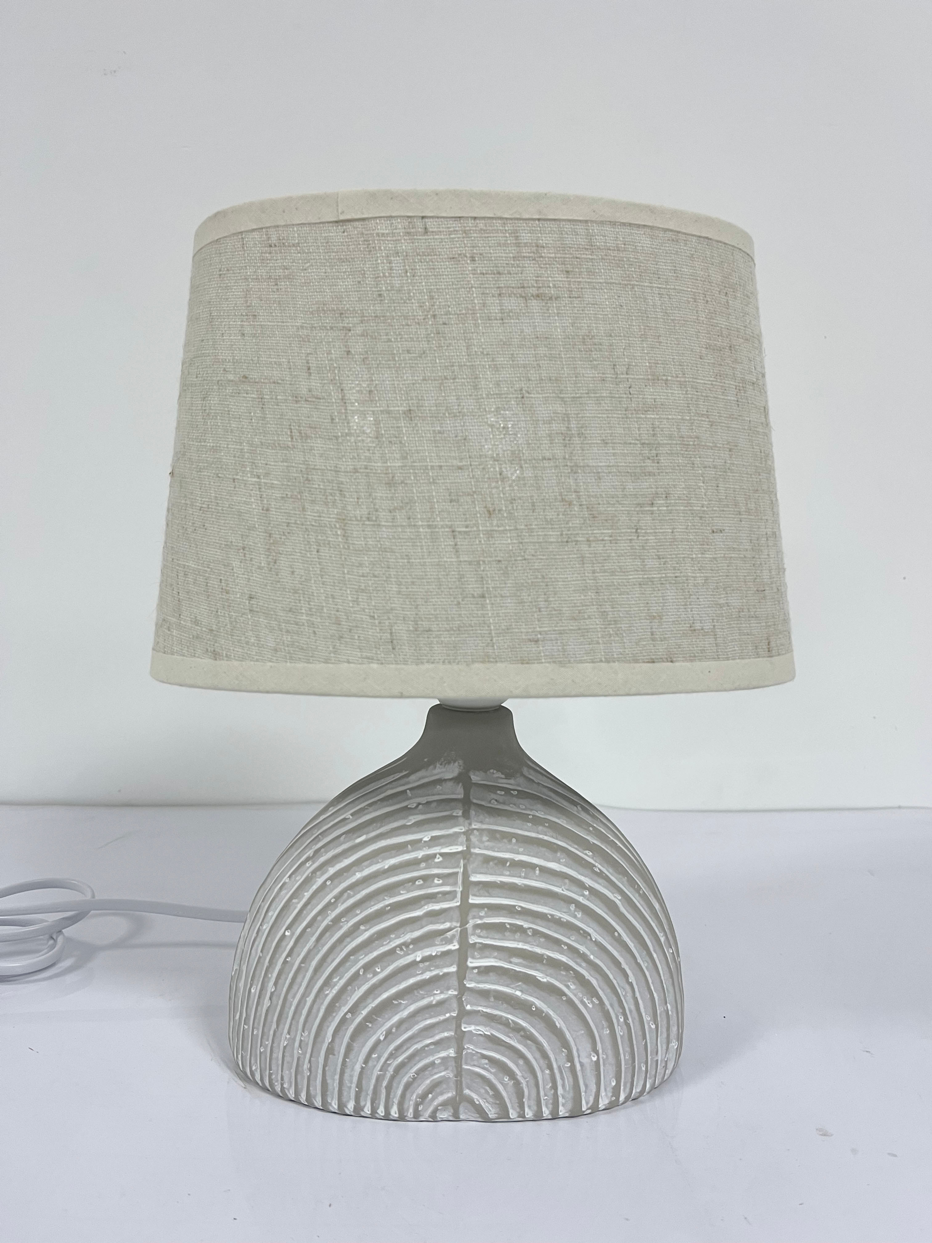 30X14X23CM TABLELAMP 9" BLEIGE SHADE